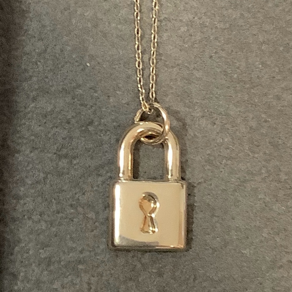 Elegant Gold Padlock Necklace